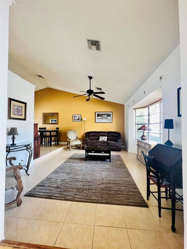 Building Photo - 730 Daffodil Dr