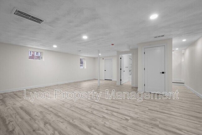 Building Photo - 183 Congress Ave