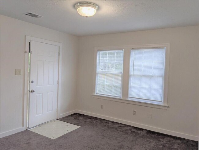 Foto del edificio - 704 E 22nd St