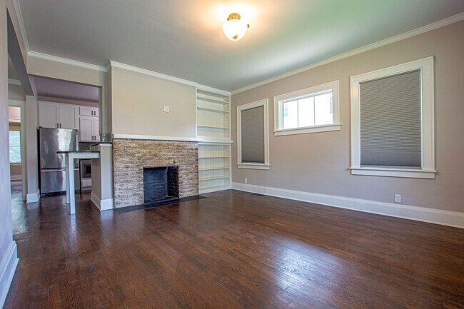 Foto del edificio - Adorable Brick 4 Bedroom Ranch with Finish...