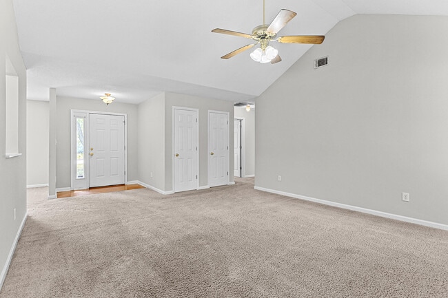 Building Photo - 5 Astor Ct