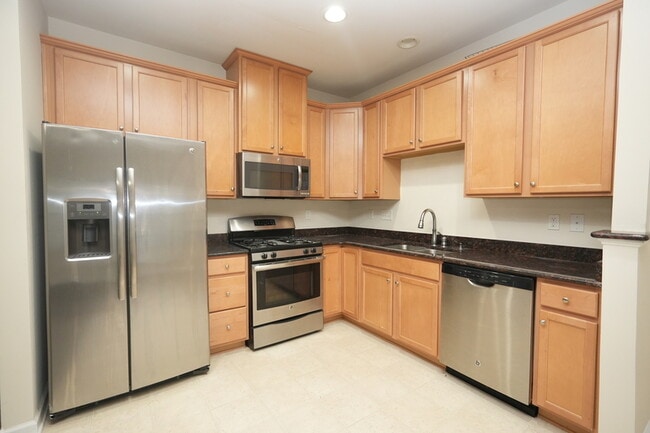 Building Photo - 2505 Silverthorn Dr