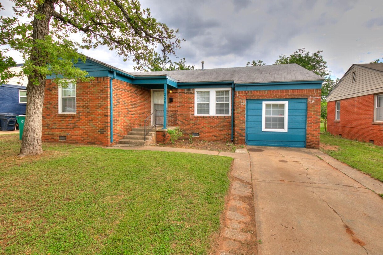 Foto principal - 1204 NE 42nd St