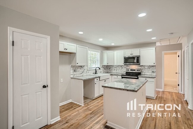 Building Photo - 2060 Claude St NW