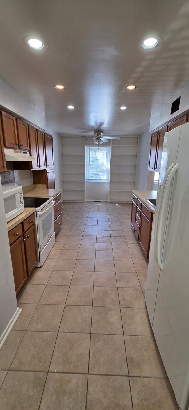 Building Photo - Upper level of townhome