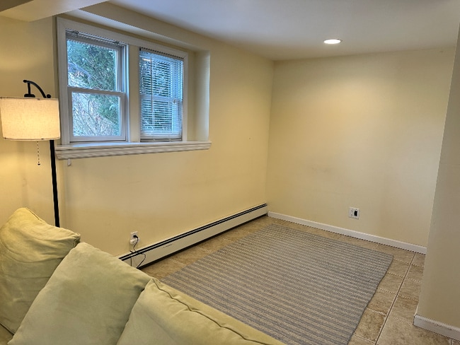 Building Photo - 25 Topaz Dr