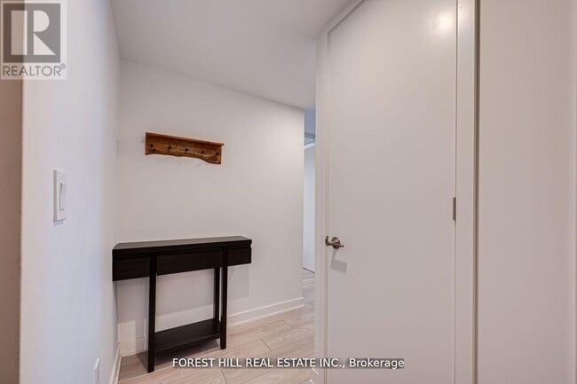 Photo du bâtiment - 8-418 Tippett Rd