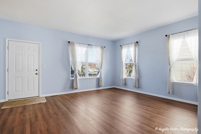 Building Photo - 749 S Parkside Dr