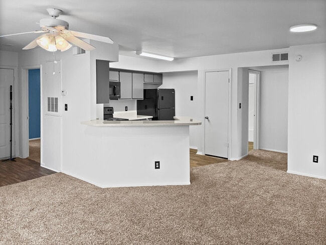 2 BR, 2BA - Living/Kitchen - West University Gardens