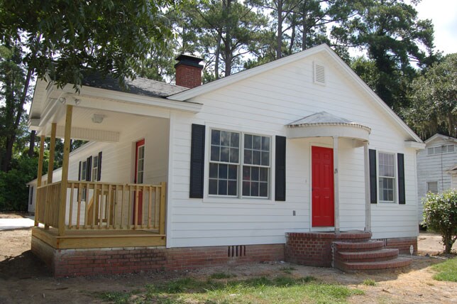 Quaint and cute - 1207 N Oak St