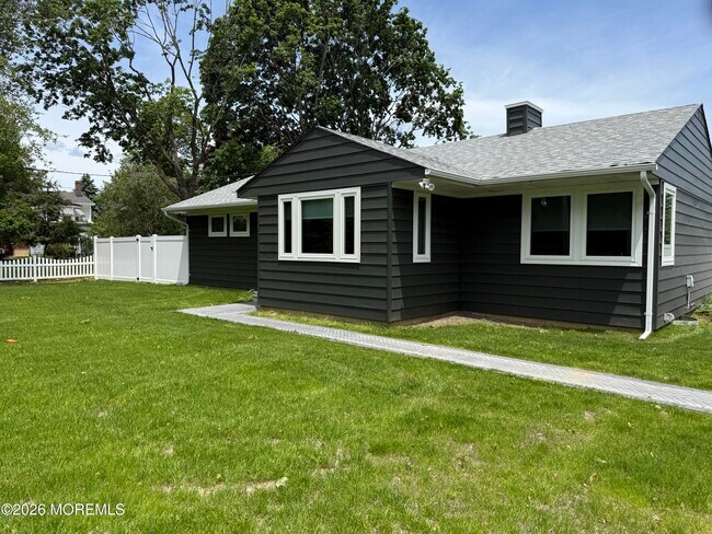 Foto del edificio - 474 Monmouth Rd