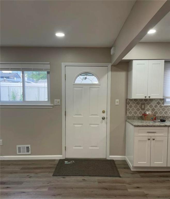 Foto principal - 143 E Figurea Ave