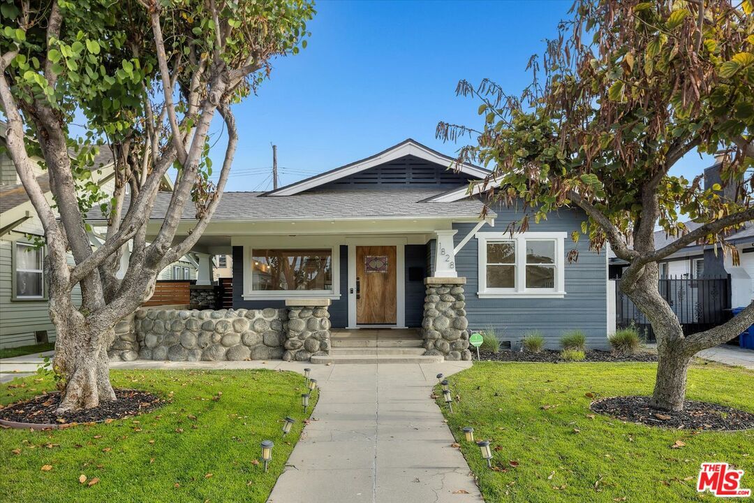 Foto principal - 1828 W 43rd Pl
