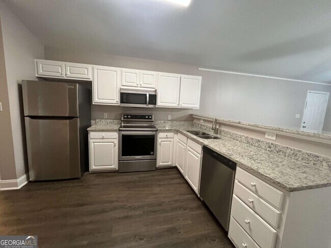 Foto del edificio - 565 Rustwood Dr