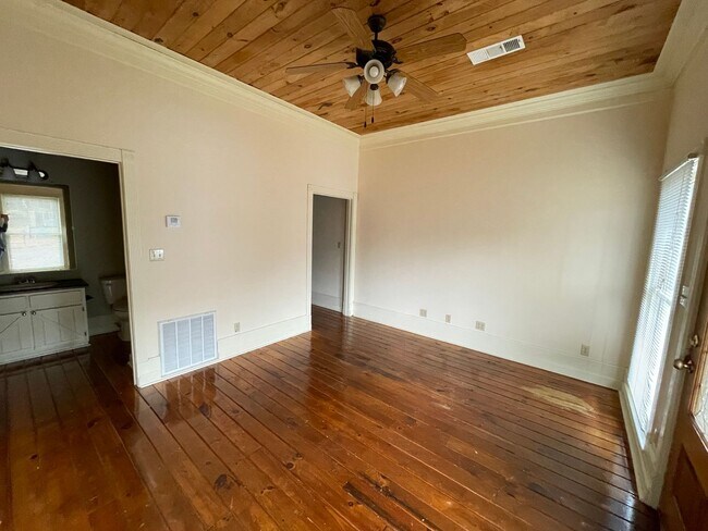 Foto del edificio - Efficiency 1BR/1.5BA FOR RENT
