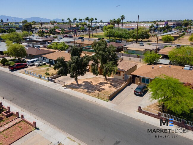 Building Photo - 3Bed/1.75Bath House at 51st/Indian School!...