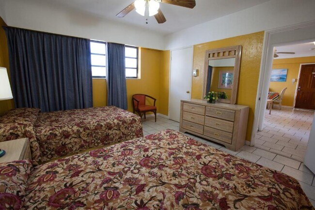 2 Full Beds - 2901 N Ocean Dr