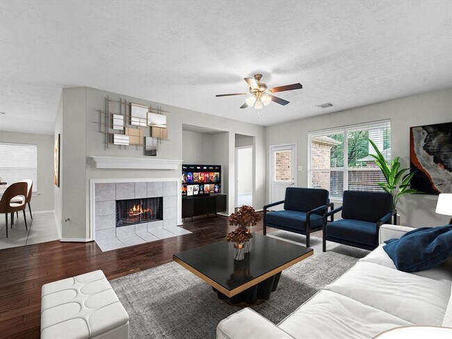 Foto del edificio - 23301 Tuttle Ct