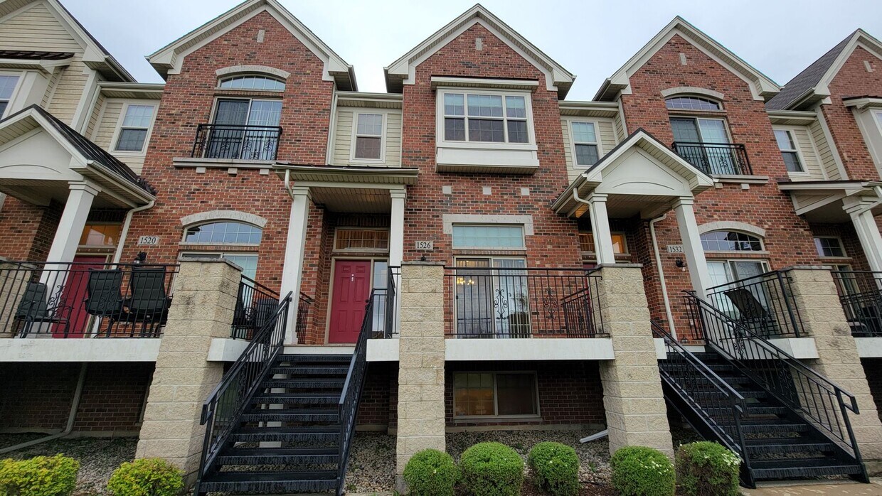 Primary Photo - LUXURY TOWNHOME WITH 3 BEDROOMS, 2 FULL BA...