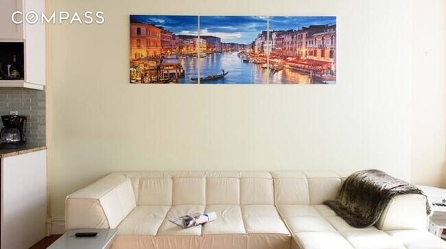 Foto del edificio - 4345-45 E 30th St