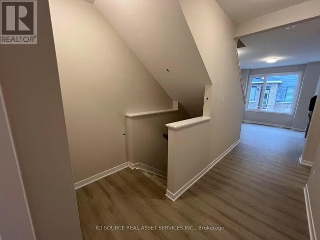 Building Photo - 376 Les Emmerson Dr