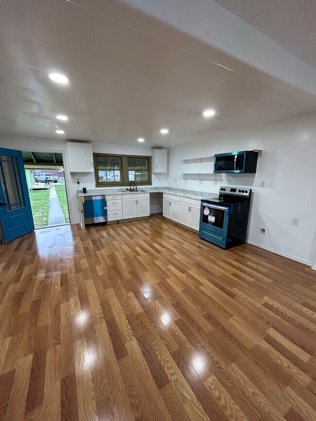 Open Kitchen - 112 Alabama St