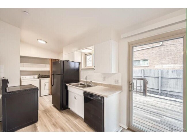 Foto del edificio - 4587 E Yale Ave
