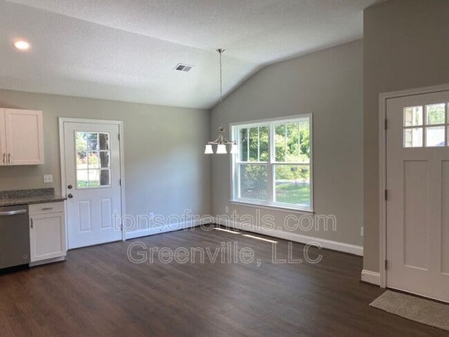 Building Photo - 182 Sherwood Dr