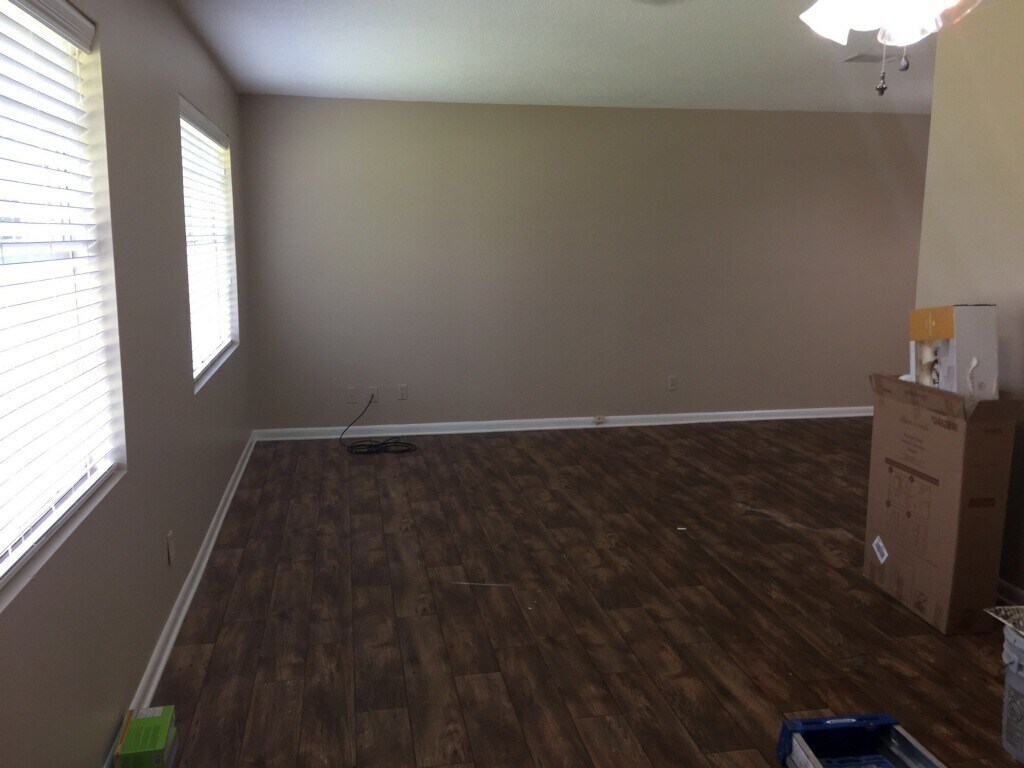 Foto principal - 9842 Central Ave