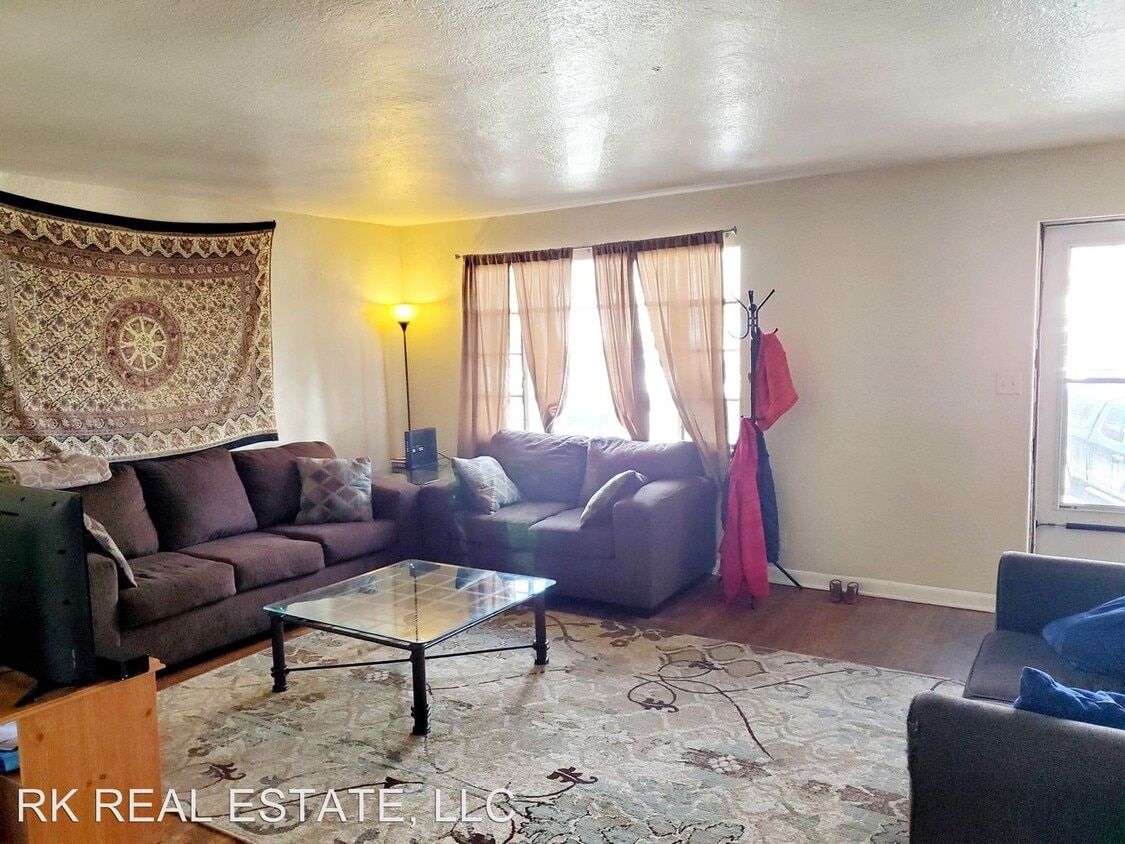 Foto principal - 111 E Plum St
