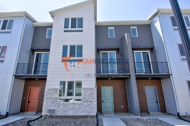 Building Photo - 964 W 500 S
