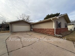 Building Photo - 1117 SW 10th Cir