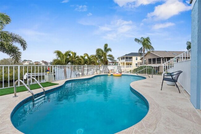 Foto del edificio - Waterfront Living in a 4-Bed, 3-Bath Oasis at 6029a Bayway Court, New Port Richey!