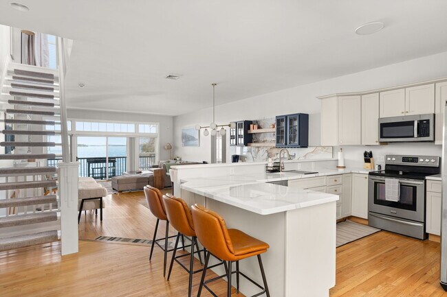 Foto del edificio - 1465 E Lakeshore Dr