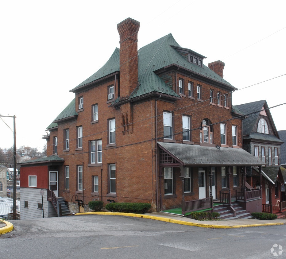 134136 E High St, Bellefonte, PA 16823 Apartments Bellefonte, PA