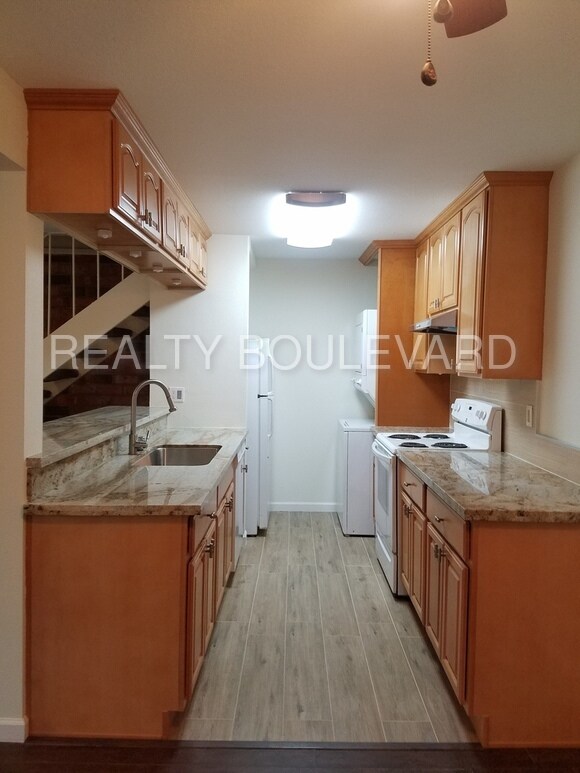 Building Photo - 5091 Tahiti Way