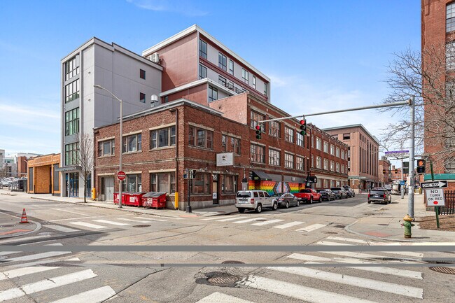 Building Photo - 123 Friendship St