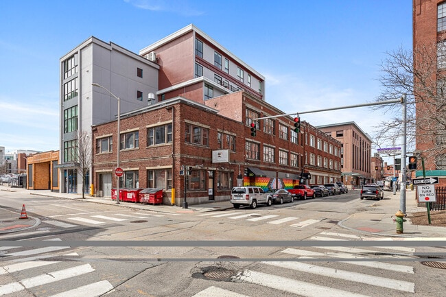 Building Photo - 123 Friendship St