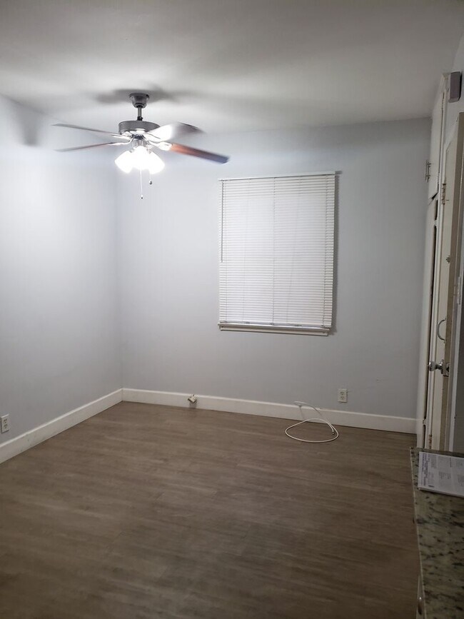 Foto del edificio - 1231 S Duncan Ave