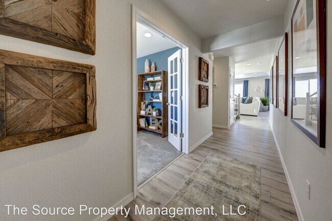 Building Photo - 3 br, 2.5 bath House - 2450 Crown View Dr
