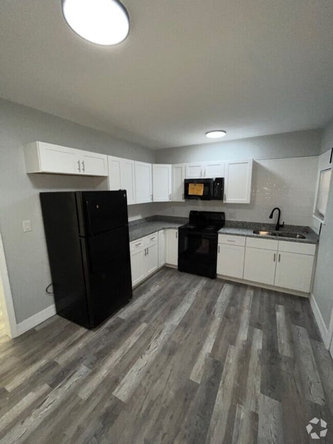 Building Photo - 495 Guava St