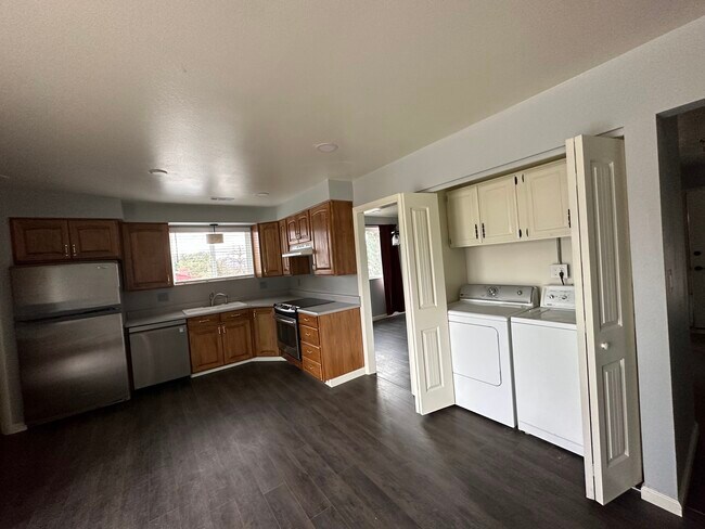 Foto del edificio - Spacious Family Home in Sandy!