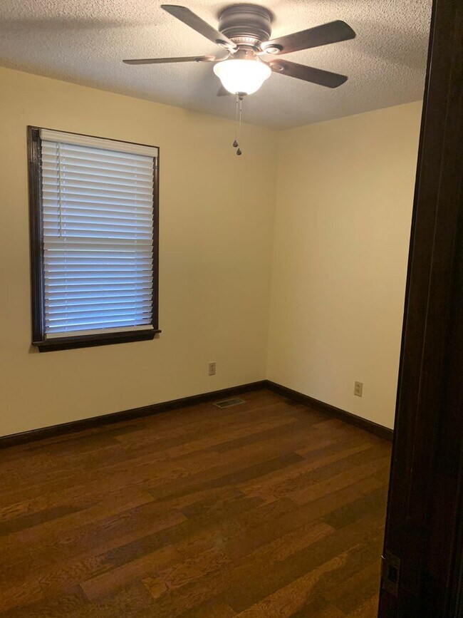 Building Photo - 700 Boones Station Rd