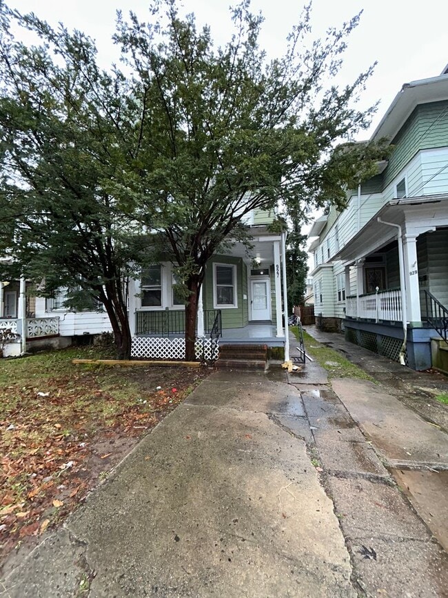 Building Photo - 927 Carteret Ave