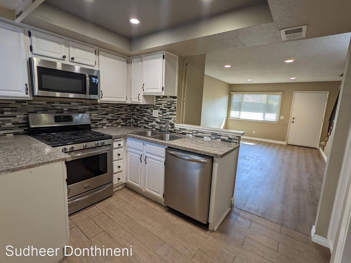 Foto principal - 2 br, 2 bath House - 523 W. 9th St