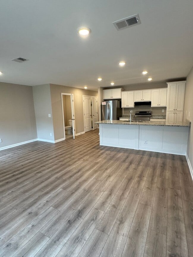 Building Photo - 213 Mountaindale Dr