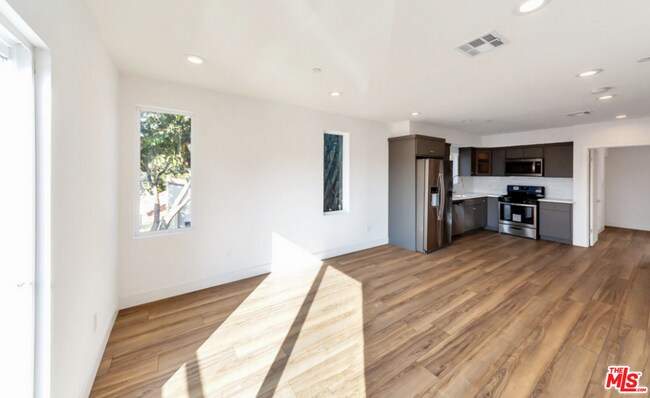 Foto del edificio - 2808 S Redondo Blvd