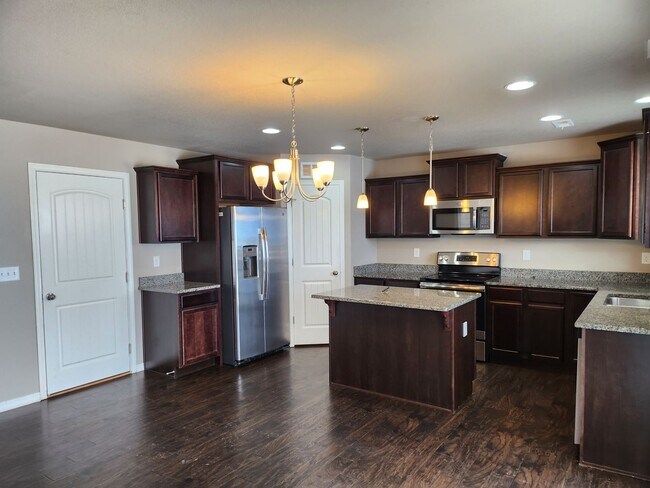 Foto del edificio - BEAUTIFUL 3BD HOME with A/C in TRAILS at F...