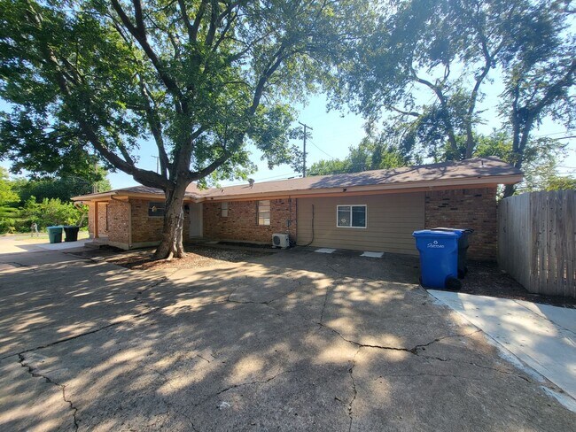 Foto del edificio - 1503 E Wells Ave