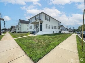Building Photo - 105 Lowell St
